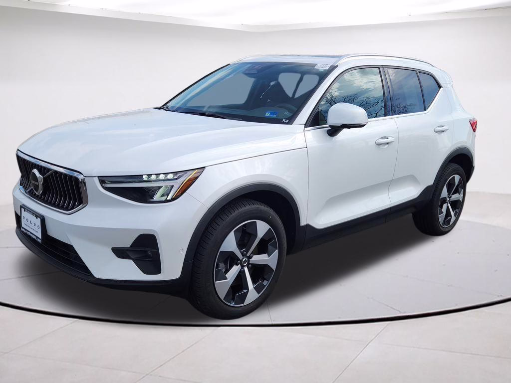 Certified 2023 Volvo XC40 B5 Plus Bright Theme