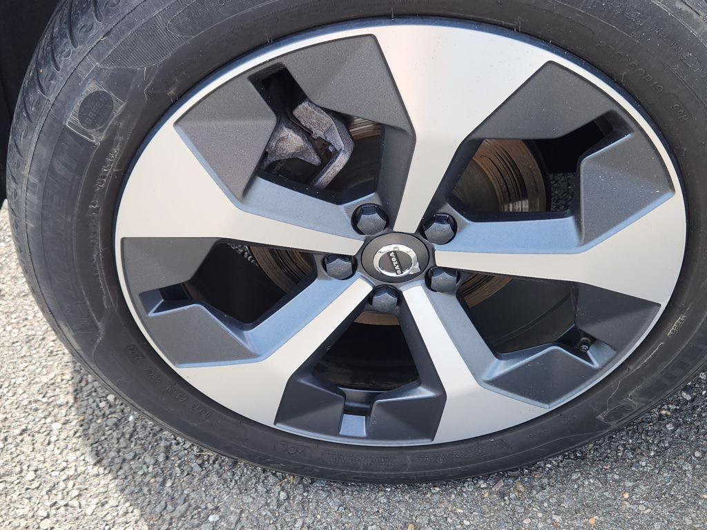 Certified 2023 Volvo XC40 B5 Plus Bright Theme