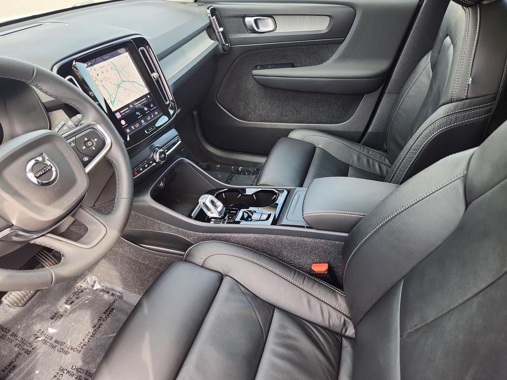 Certified 2023 Volvo XC40 B5 Plus Bright Theme