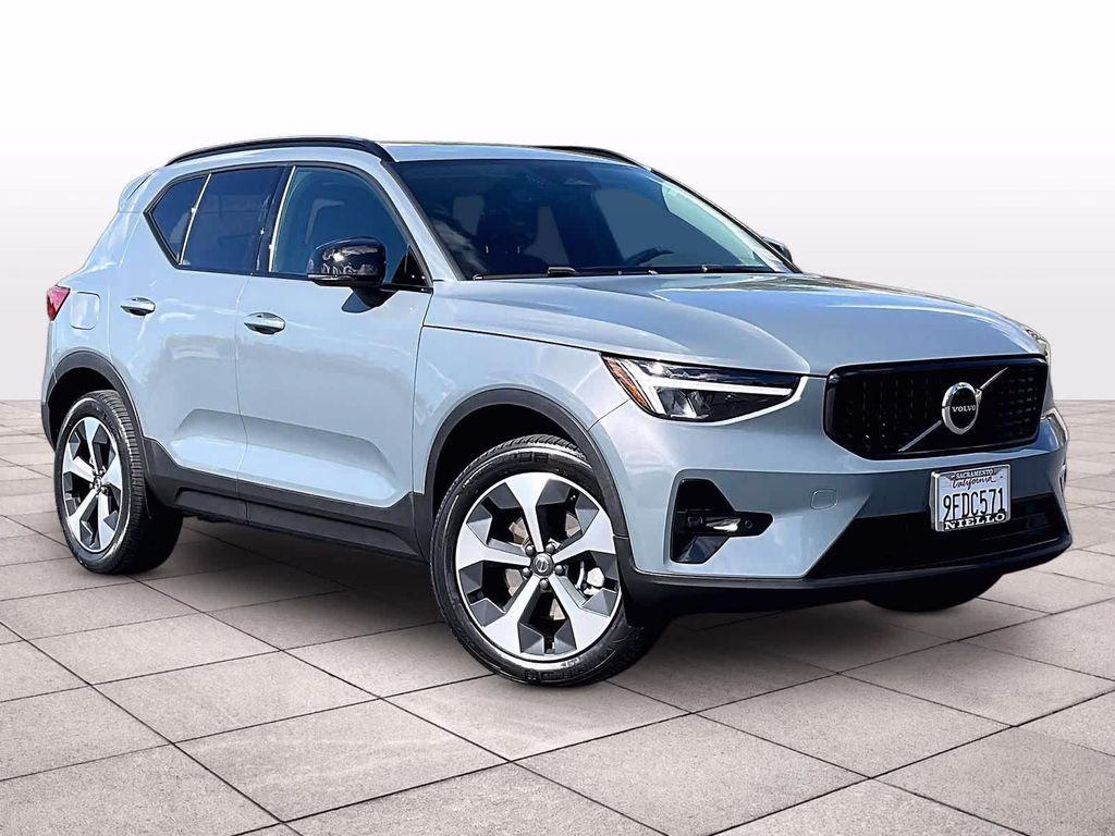 Certified 2023 Volvo XC40 B5 Plus Dark Theme