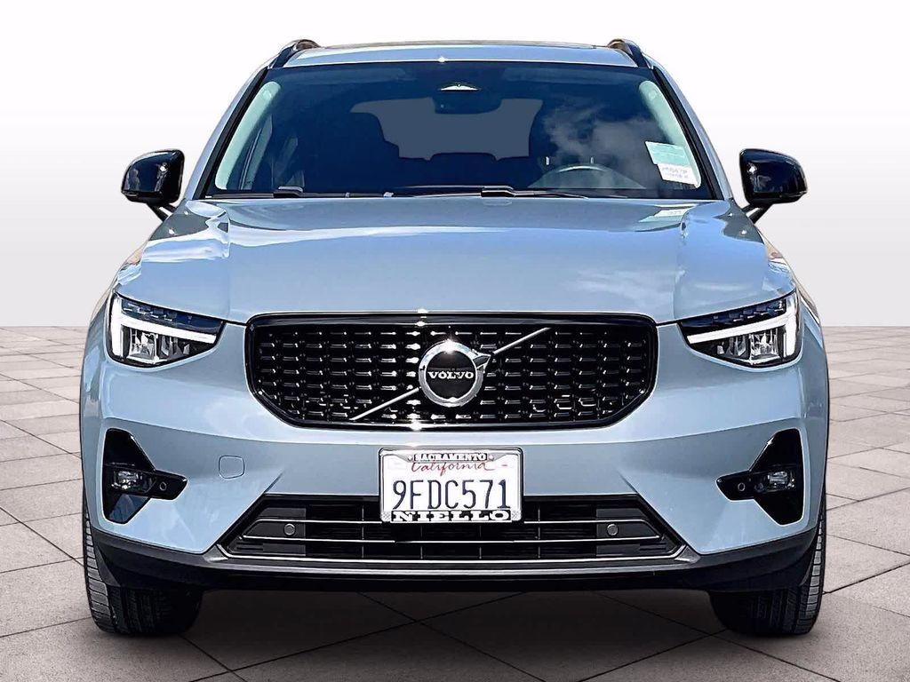 Certified 2023 Volvo XC40 B5 Plus Dark Theme