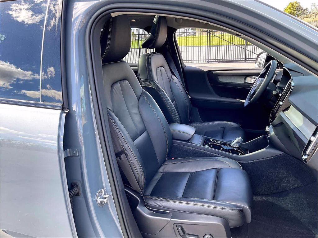 Certified 2023 Volvo XC40 B5 Plus Dark Theme