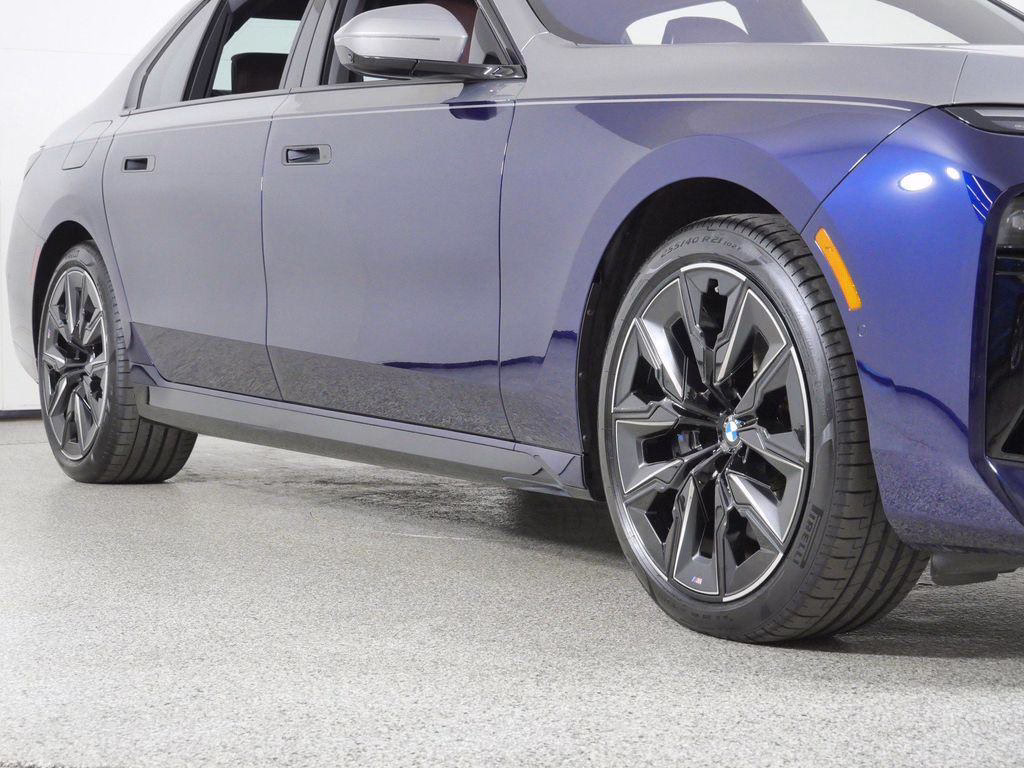 Certified 2023 BMW 760 i xDrive