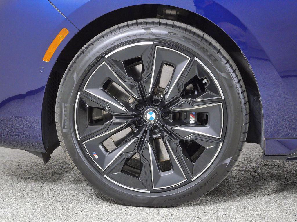 Certified 2023 BMW 760 i xDrive