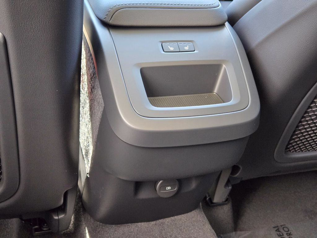 New 2025 Volvo XC60 B5 Core