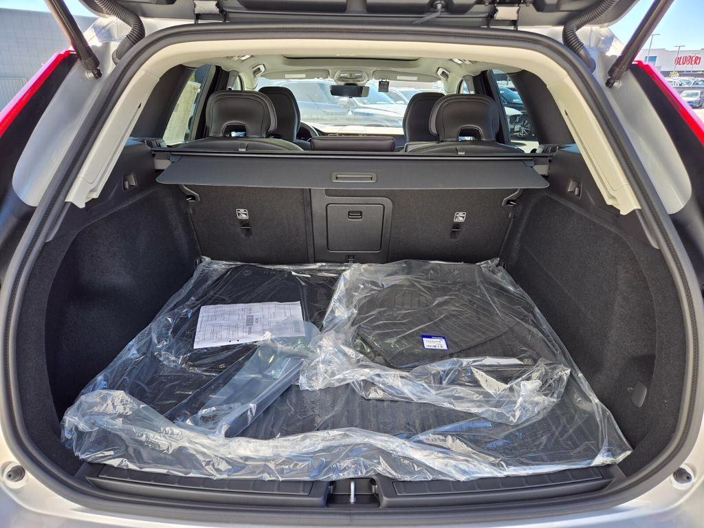 New 2025 Volvo XC60 B5 Core