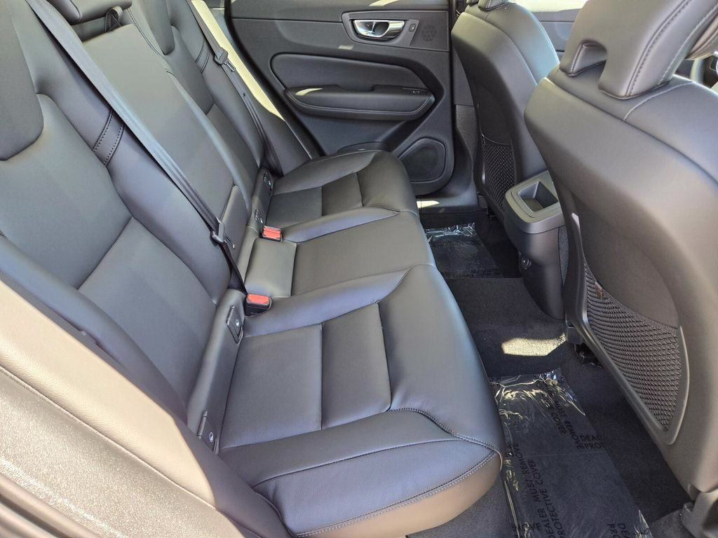 New 2025 Volvo XC60 B5 Core