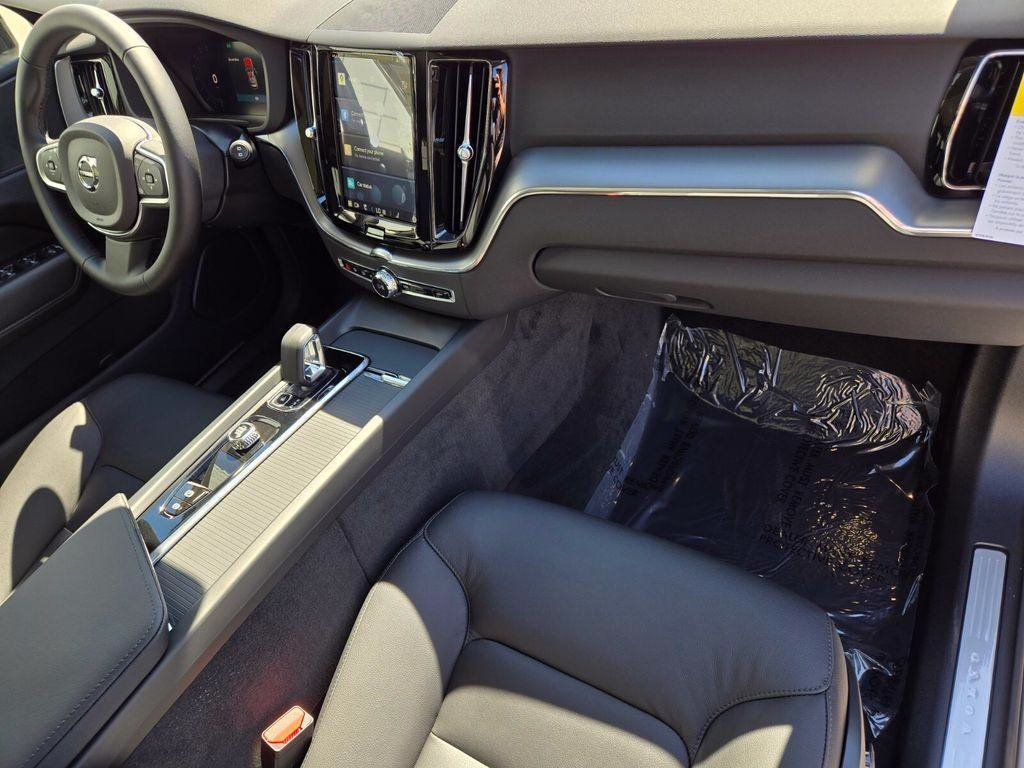 New 2025 Volvo XC60 B5 Core