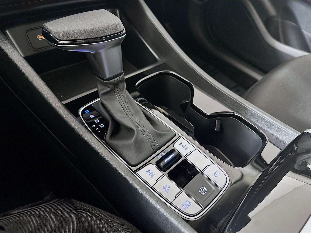 New 2025 Hyundai TUCSON SE