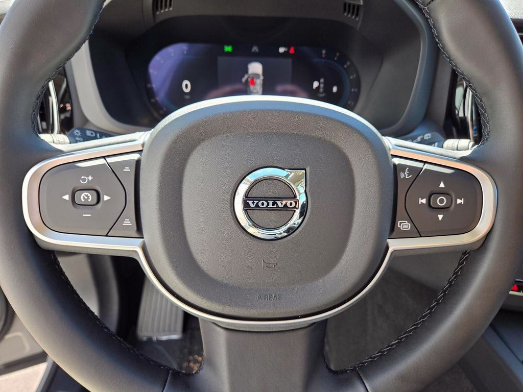 New 2025 Volvo XC60 B5 Core
