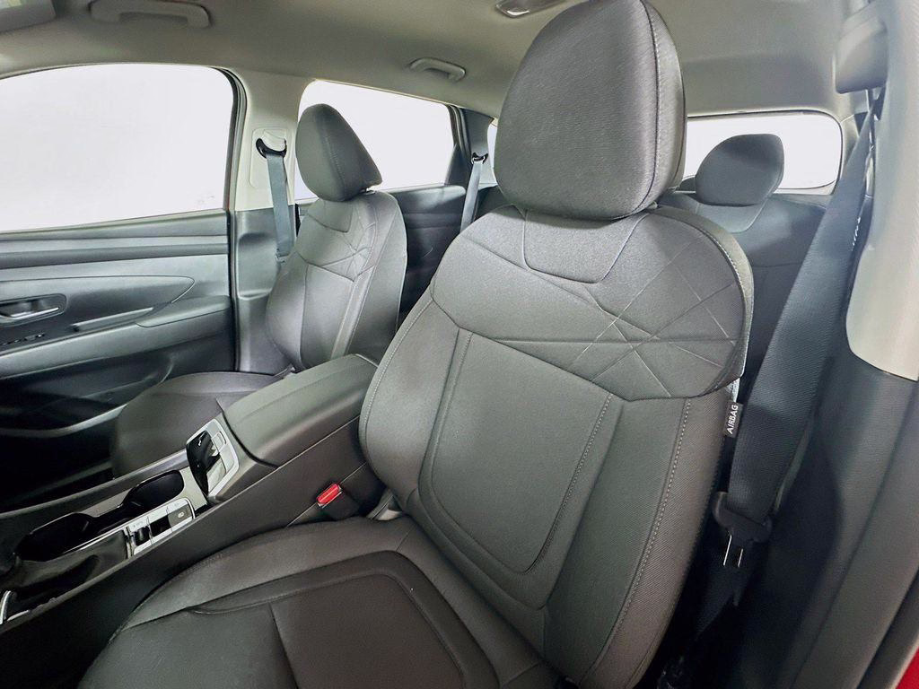 New 2025 Hyundai TUCSON SE