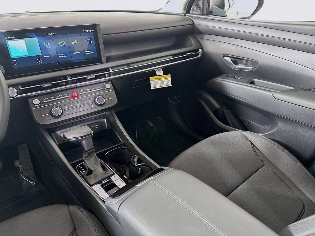 New 2025 Hyundai TUCSON SE