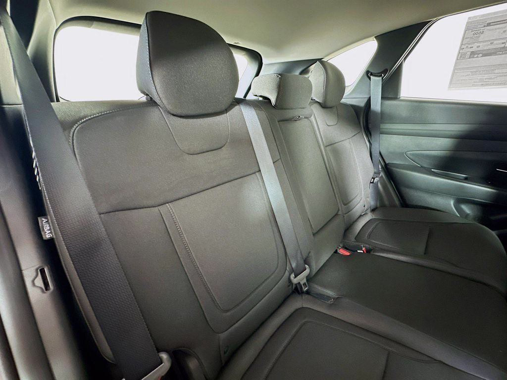 New 2025 Hyundai TUCSON SE
