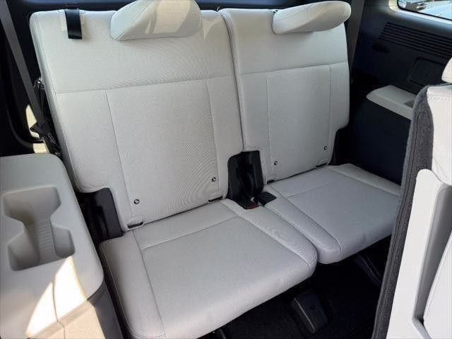 New 2025 Hyundai SANTA FE SE